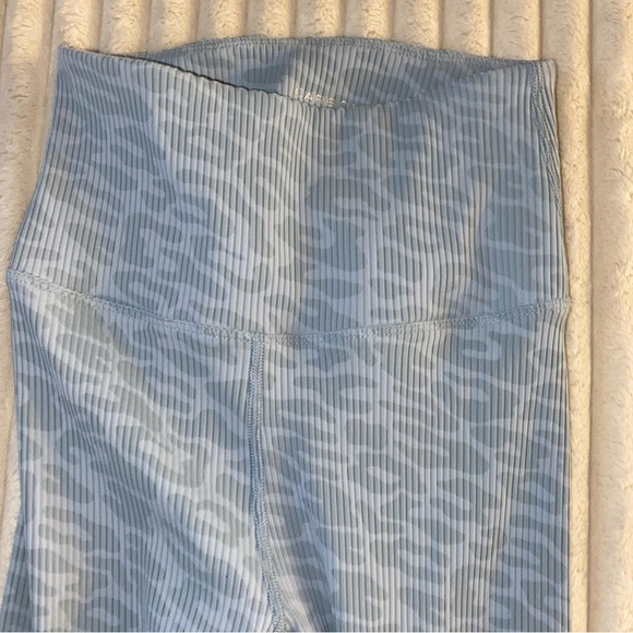 Carbon38 Blue and Gray Cheetah Patterned Leggings Size XS Ribbed - Picture 8 of 9